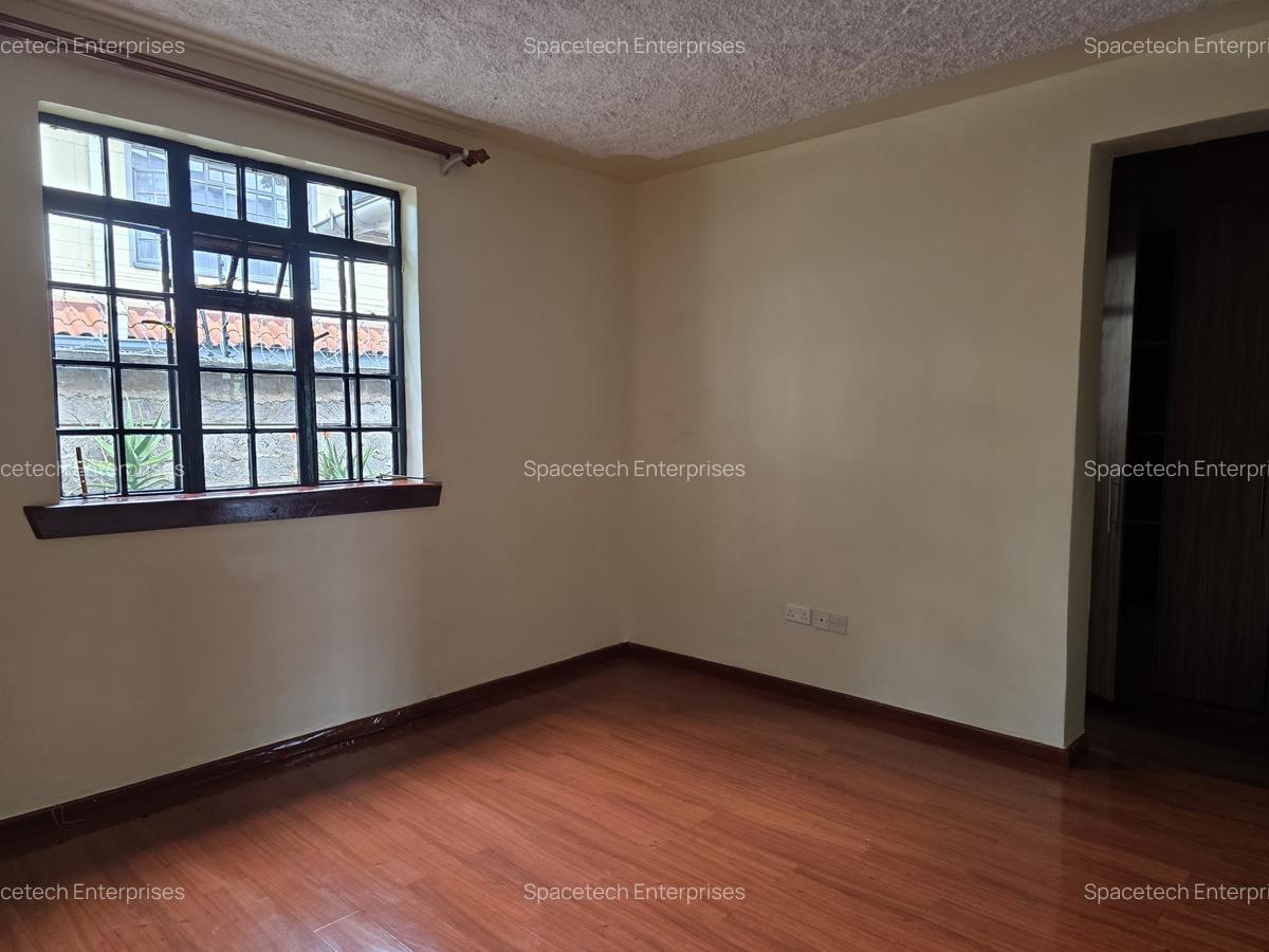 6 Bed House with En Suite in Runda - 14