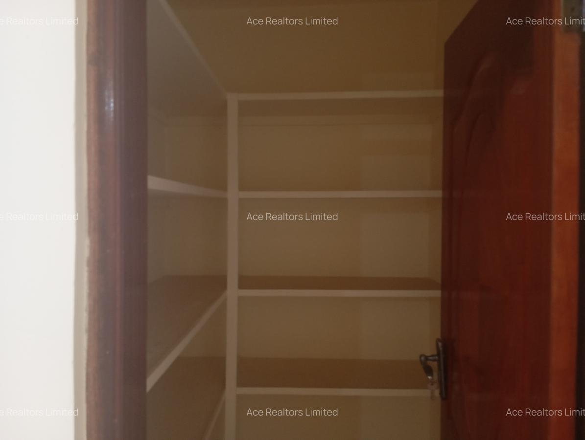 4 Bed Apartment with En Suite at Parklands - 7