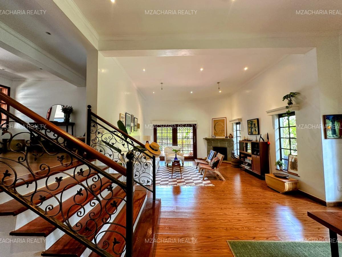 4 Bed Villa with En Suite in Spring Valley - 3