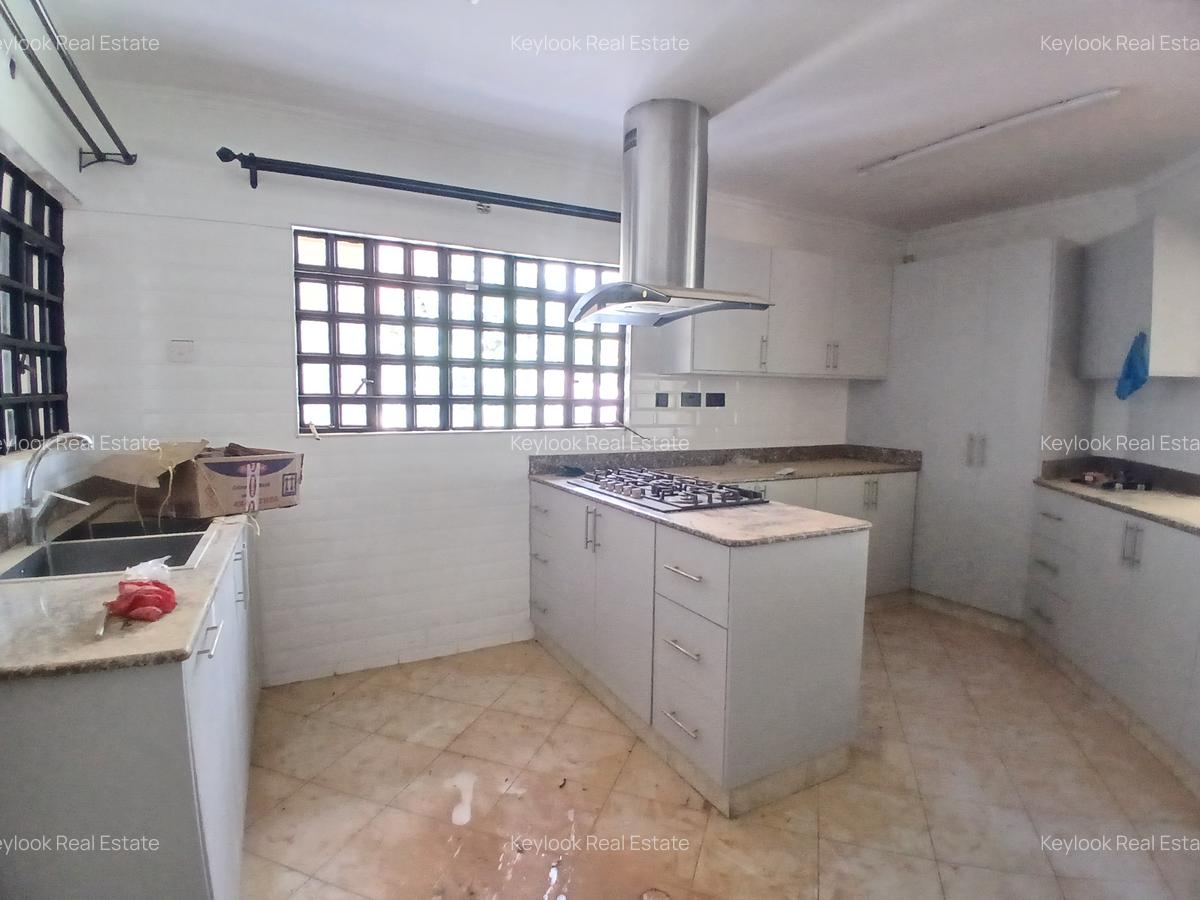 4 Bed House with En Suite at Lavington Green - 15