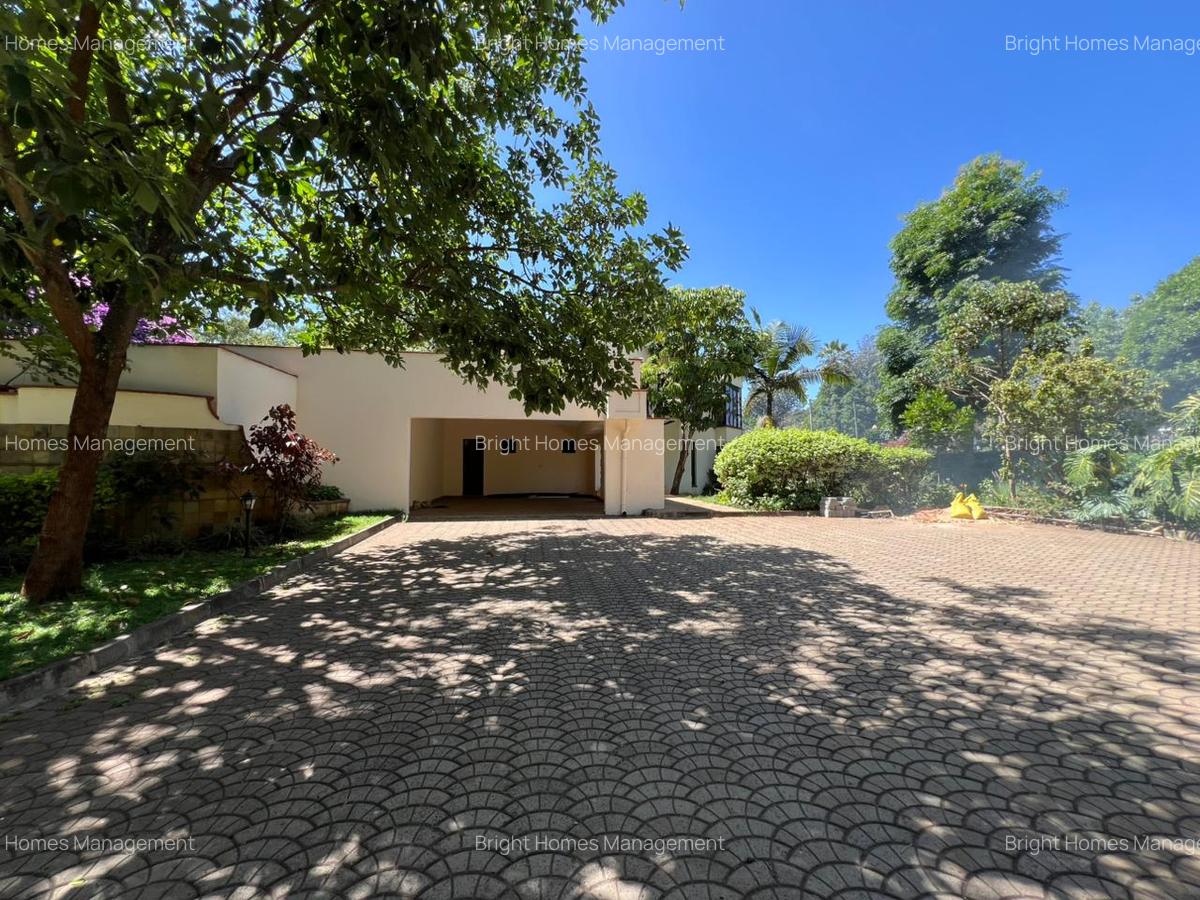 4 Bed Villa with En Suite in Spring Valley - 1