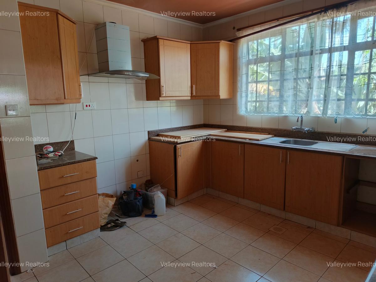 4 Bed Townhouse with En Suite at Lavington - 20