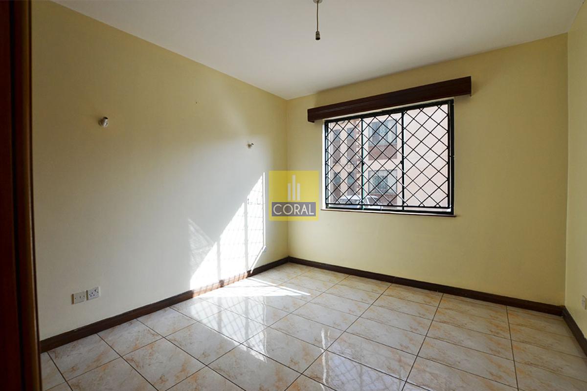 4 Bed Apartment with Parking in Parklands - 8