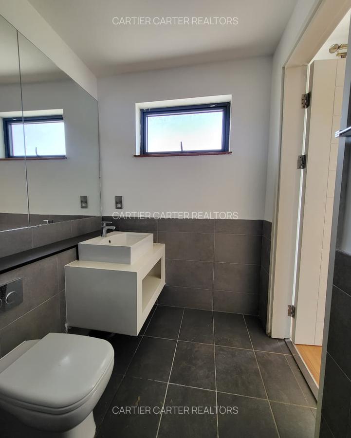 Serviced 2 Bed Apartment with En Suite in Garden Estate - 9