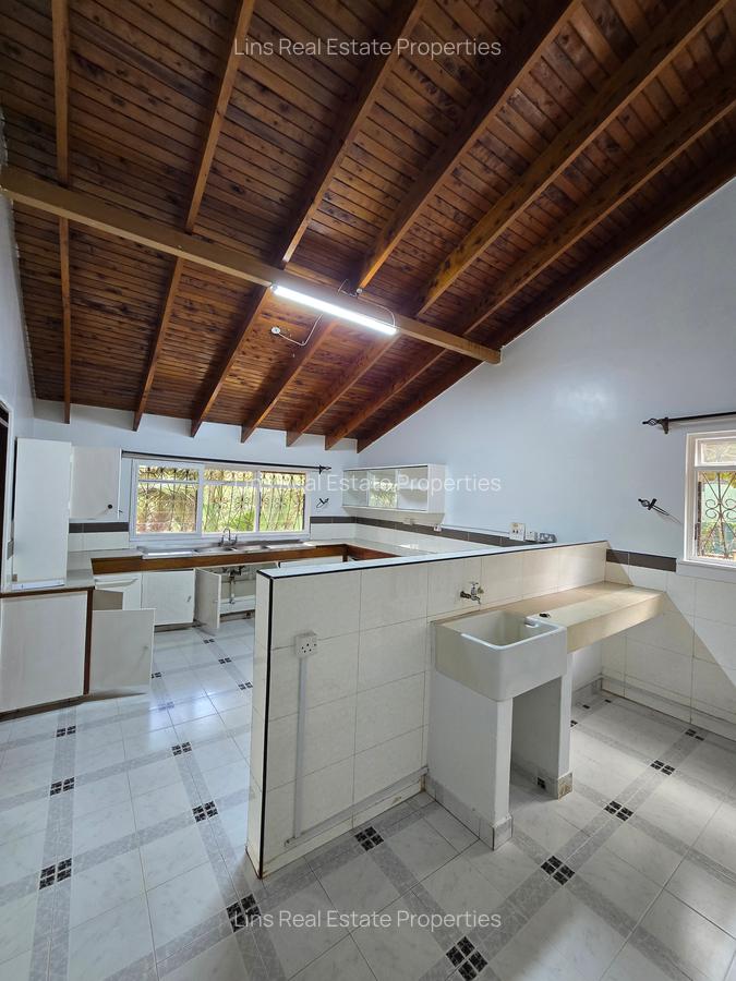 4 Bed House with En Suite in Runda - 19