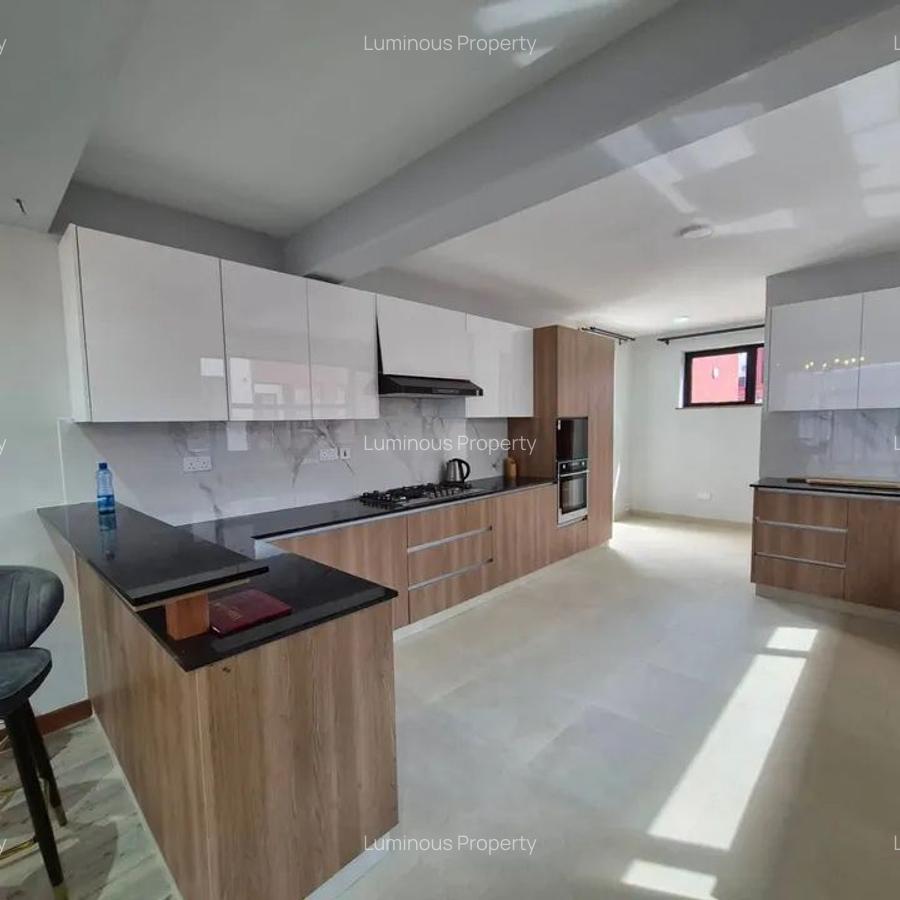 4 Bed House with En Suite at Membley - 3