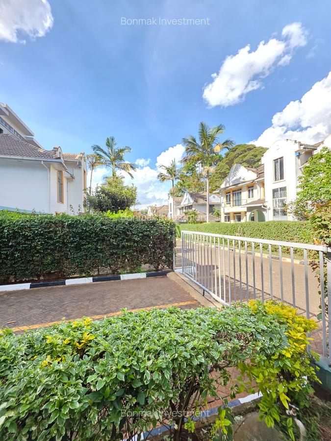 4 Bed Townhouse with En Suite at Lavington Green. - 2
