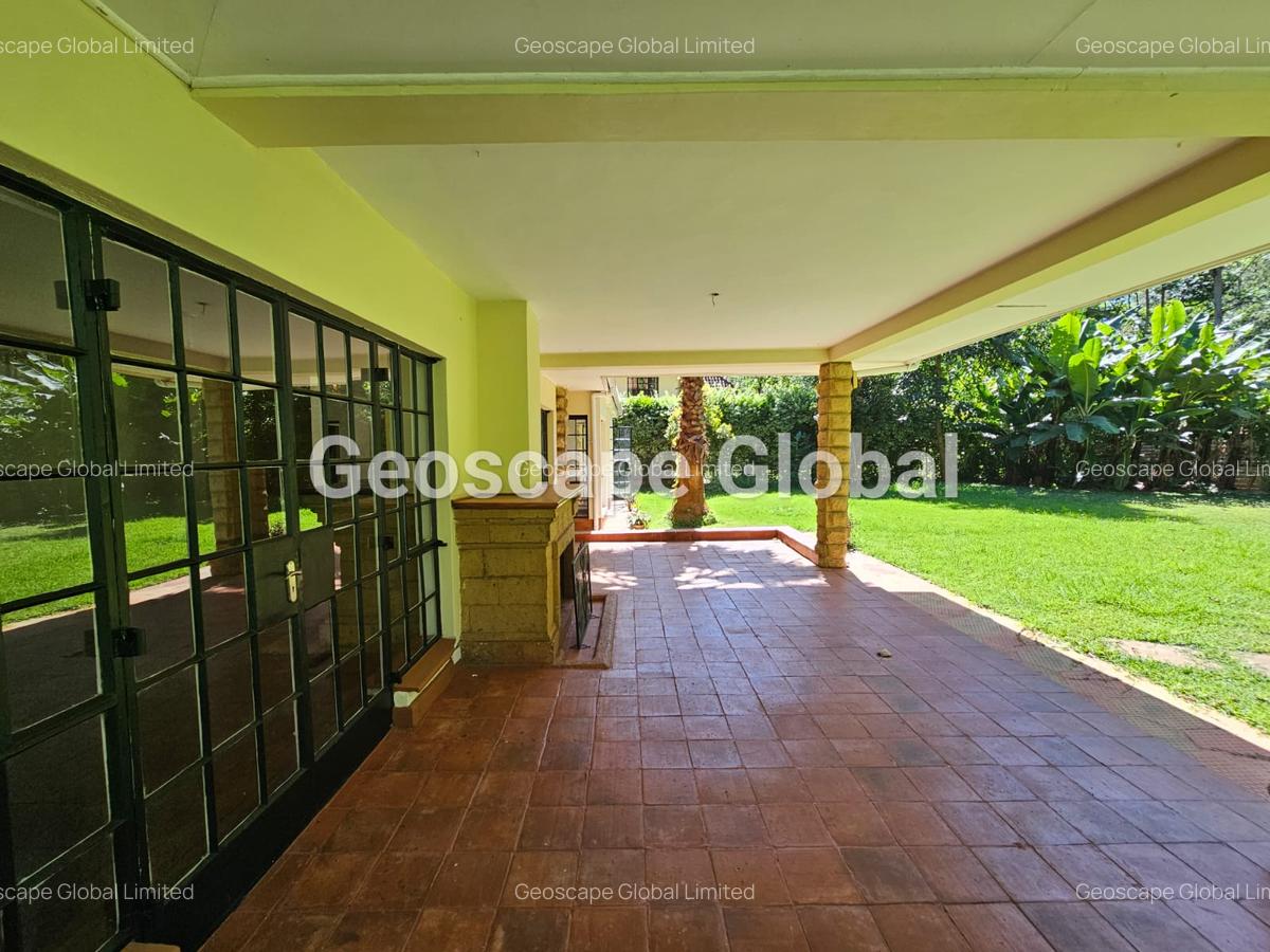 5 Bed House with En Suite in Rosslyn - 13