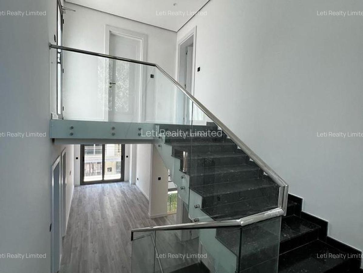 5 Bed Townhouse with En Suite in Lavington - 16