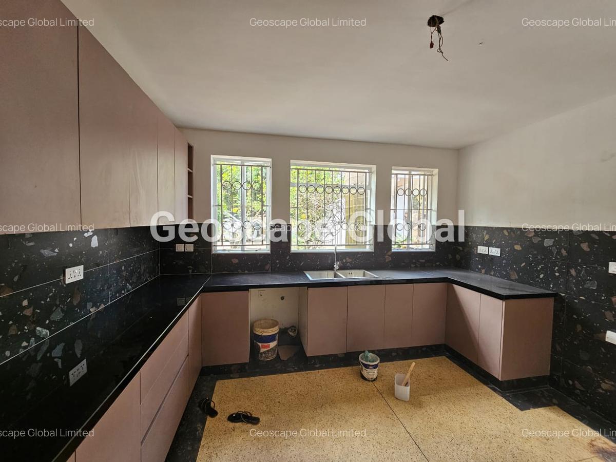 5 Bed House with En Suite in Runda - 3