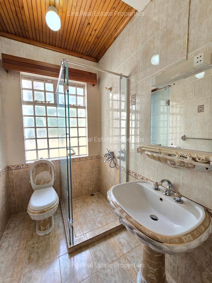 5 Bed House with En Suite in Runda - 11