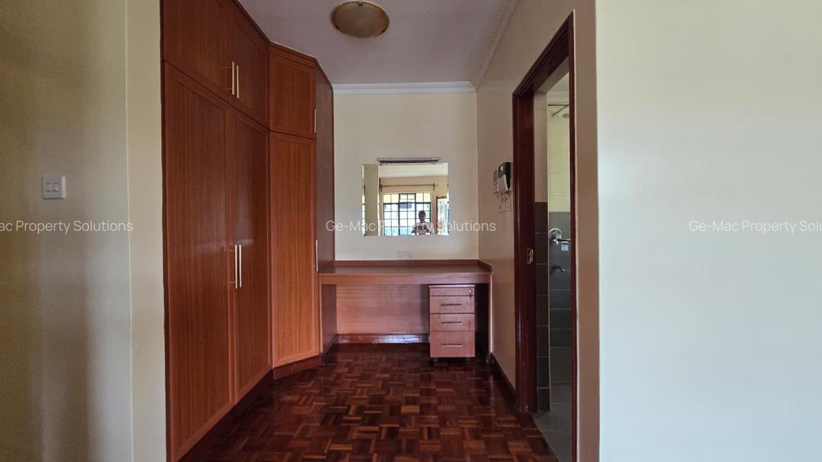 4 Bed House with En Suite in Lavington - 8
