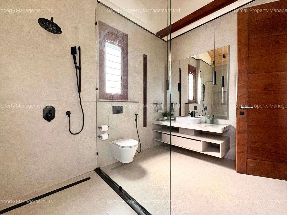 4 Bed Villa with En Suite at Tala Road - 10
