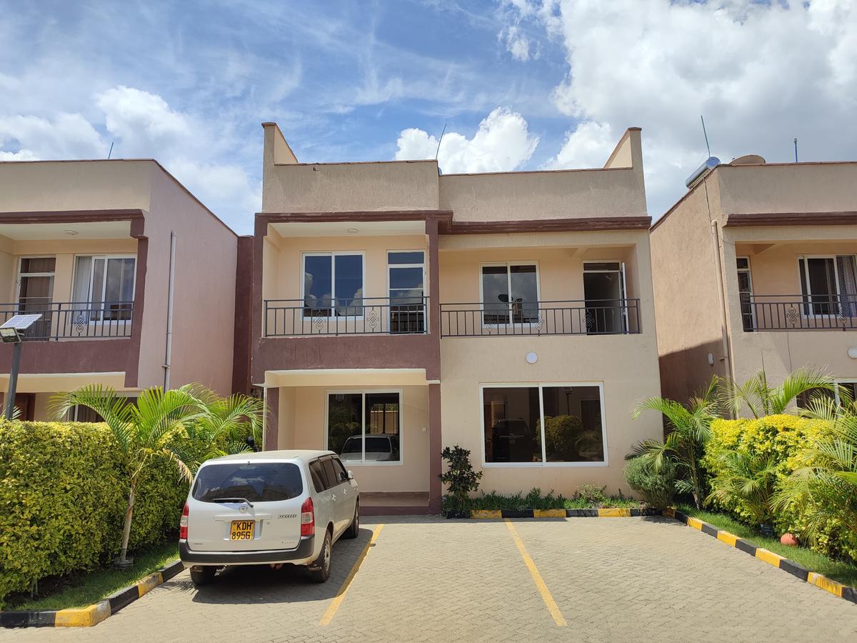 4 Bed Townhouse with En Suite at Gateway Mall - 1