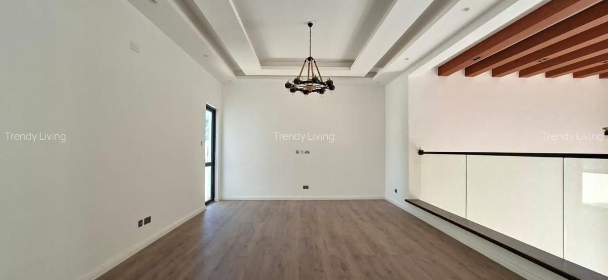 5 Bed Townhouse with En Suite in Lavington - 4