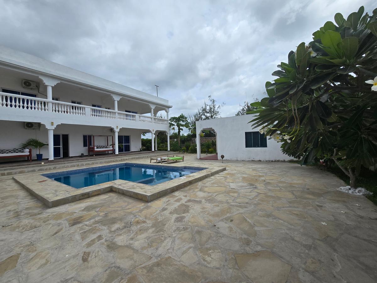 6 Bed House with En Suite in Watamu - 1