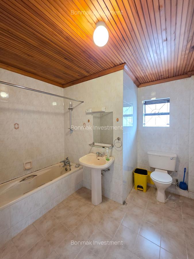 4 Bed Townhouse with En Suite at Valley Arcade. - 19
