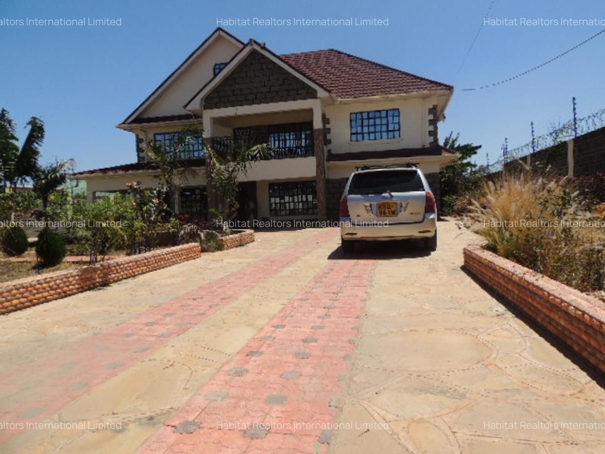 4 Bed Townhouse with En Suite at Chuna - 1