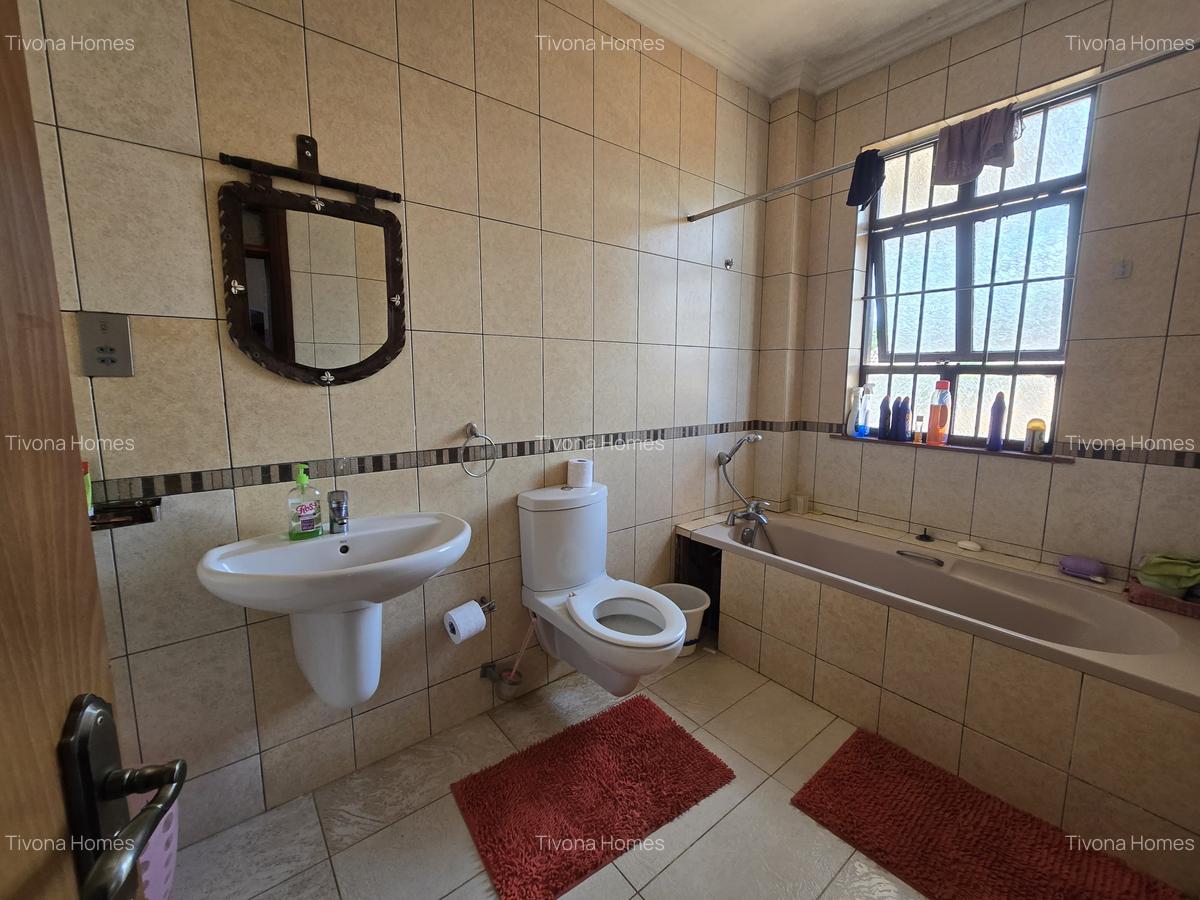 4 Bed House with En Suite in Runda - 14