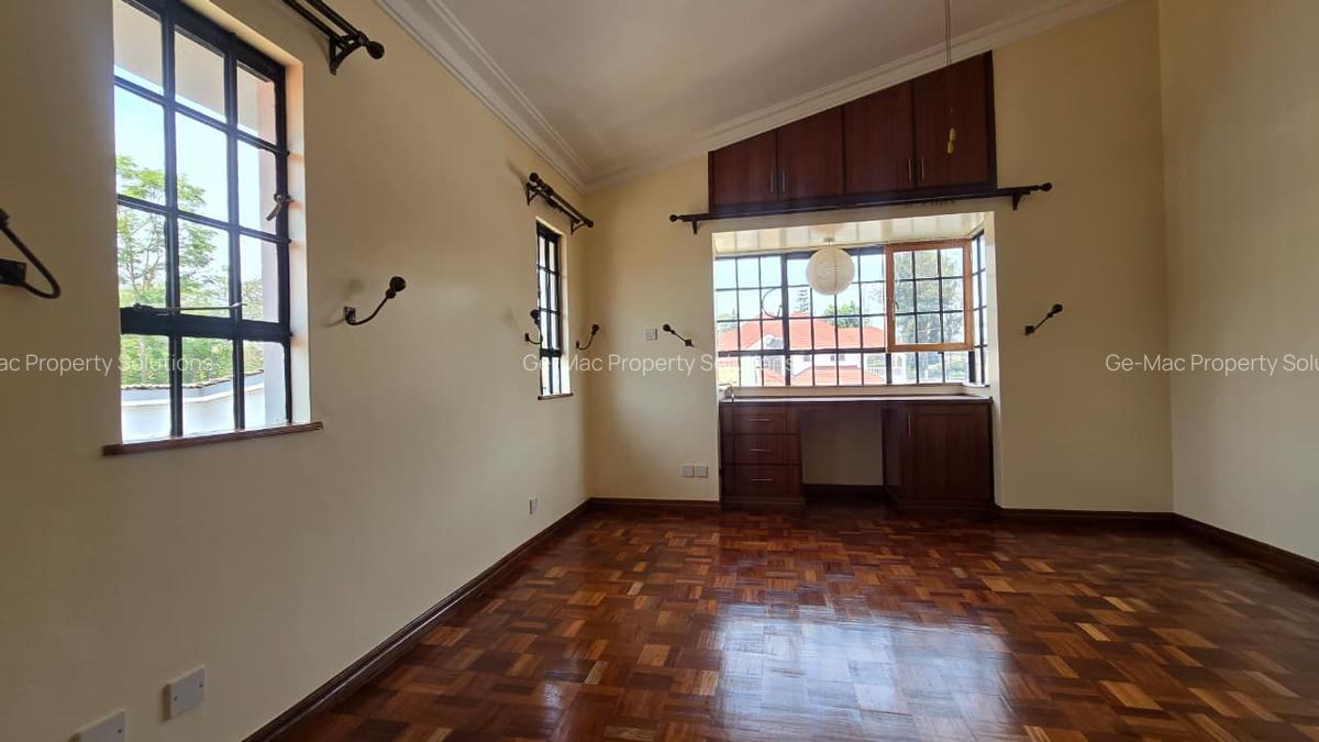 4 Bed House with En Suite in Runda - 12