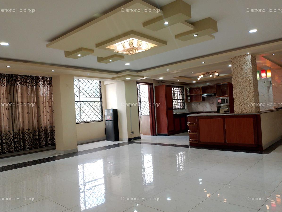 4 Bed Apartment with En Suite at Parklands - 1