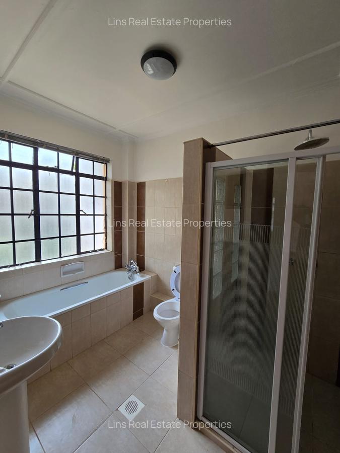 5 Bed Townhouse with En Suite in Lavington - 16