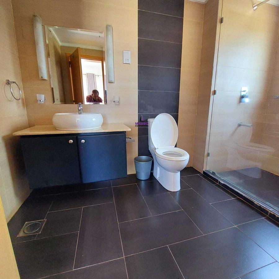 Serviced 2 Bed Apartment with En Suite at Brookside Drive - 11