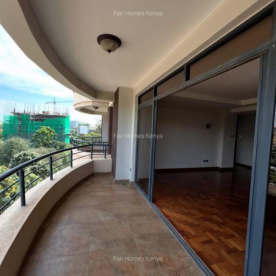 4 Bed Apartment with En Suite at Riverside Drive - 3