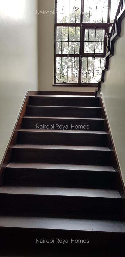 5 Bed Townhouse with En Suite at Lavington Road 455 - 8