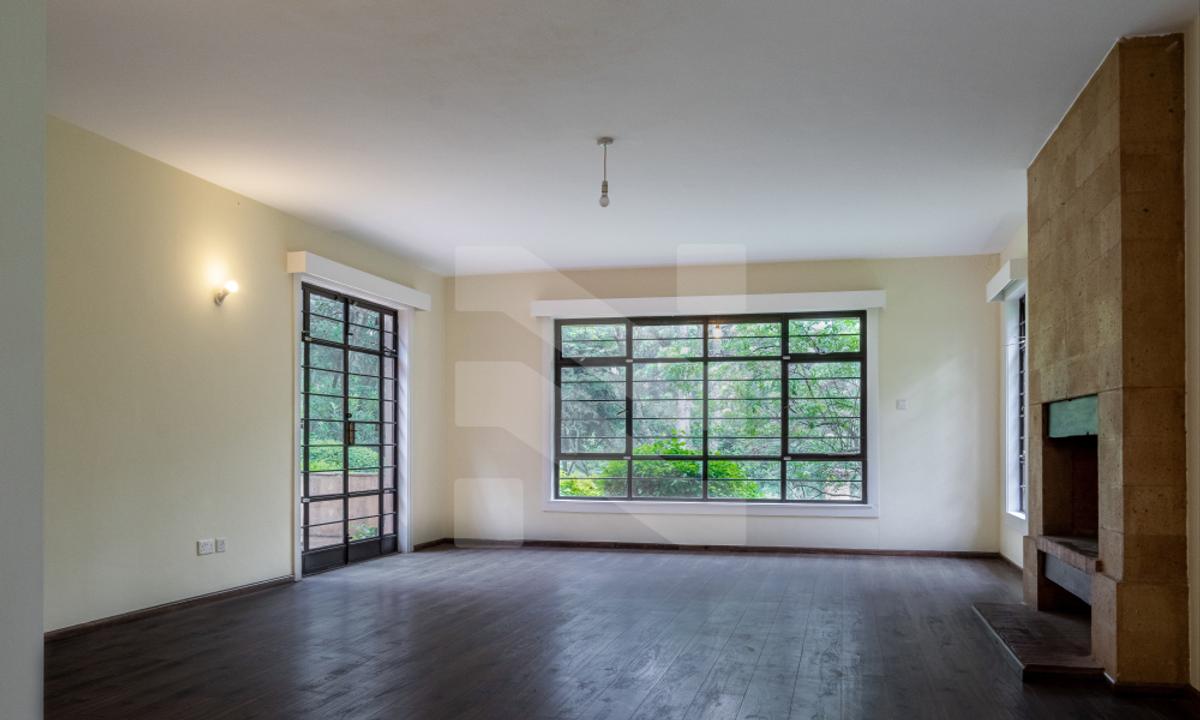 5 Bed Villa with En Suite in Rosslyn - 7