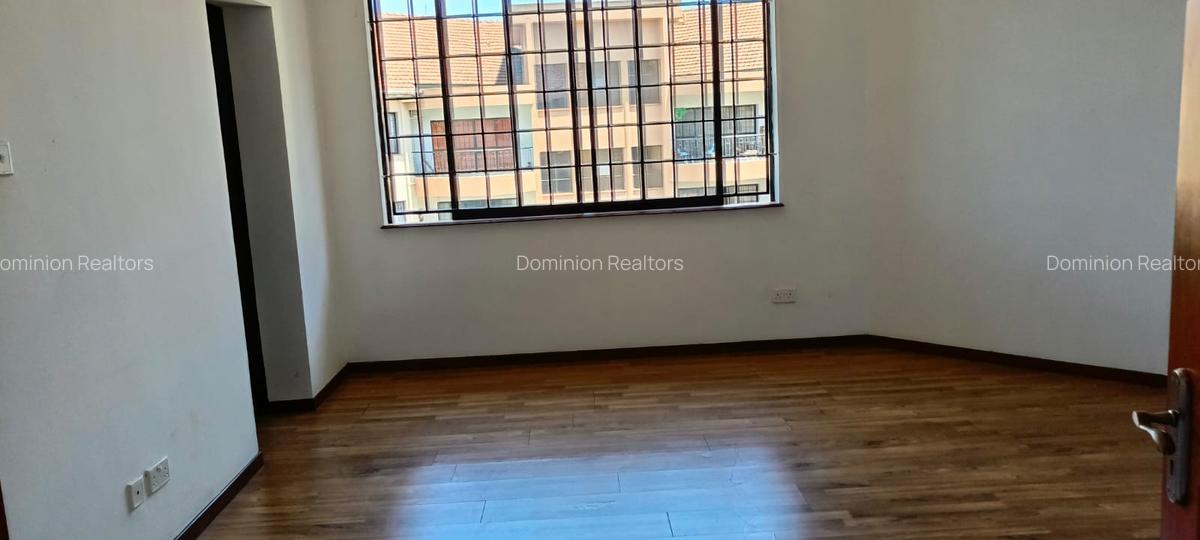 3 Bed Apartment with En Suite in Riverside - 7