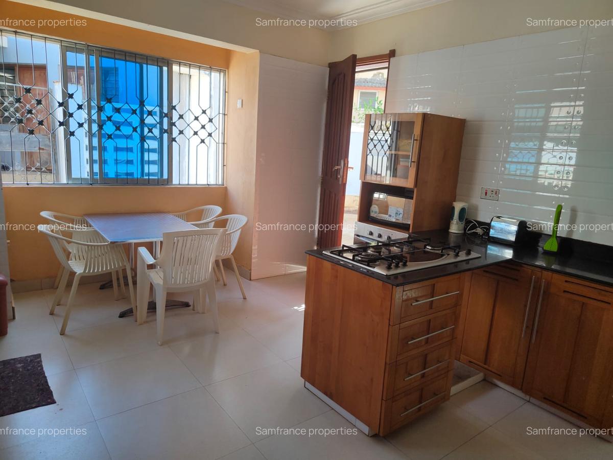 4 Bed Villa with En Suite at Links Road - 3