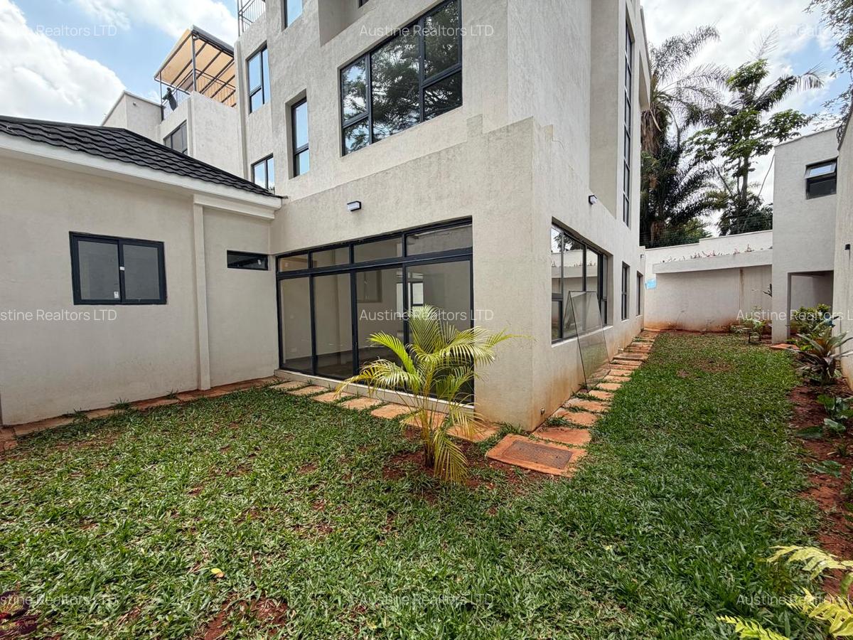5 Bed Townhouse with En Suite in Lavington - 18