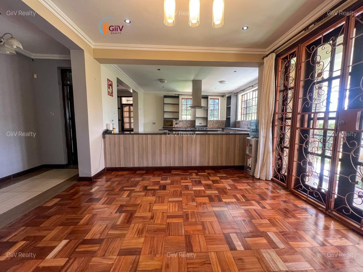 4 Bed Townhouse with Swimming Pool in Rosslyn - 10