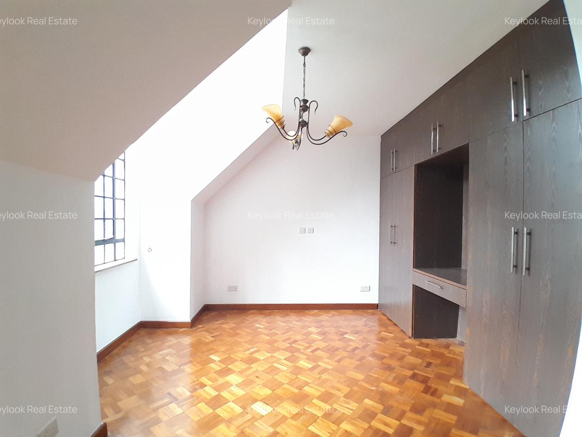 4 Bed Townhouse with En Suite at Lavington - 8