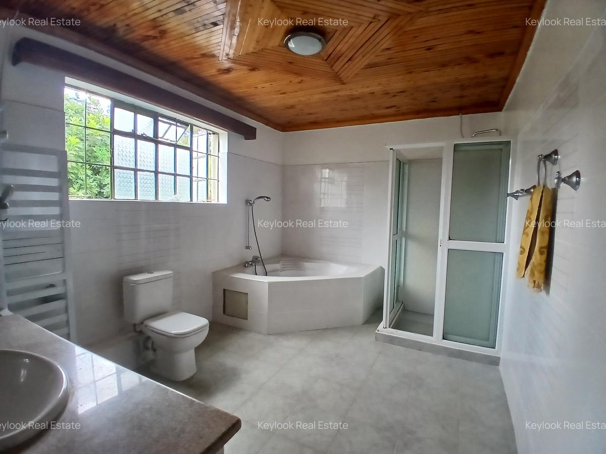 5 Bed Townhouse with En Suite at Lavington - 11