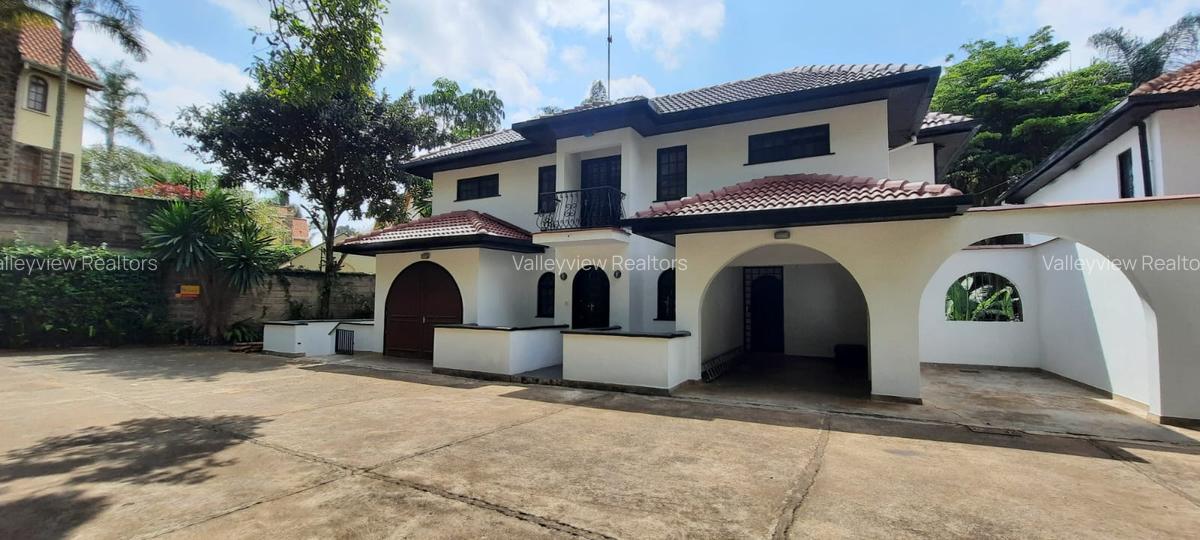 4 Bed Townhouse with En Suite at Lavington - 1