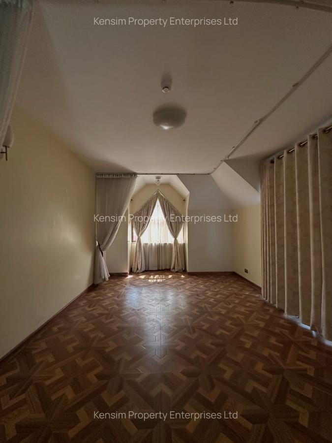 5 Bed Townhouse with En Suite in Lavington - 10