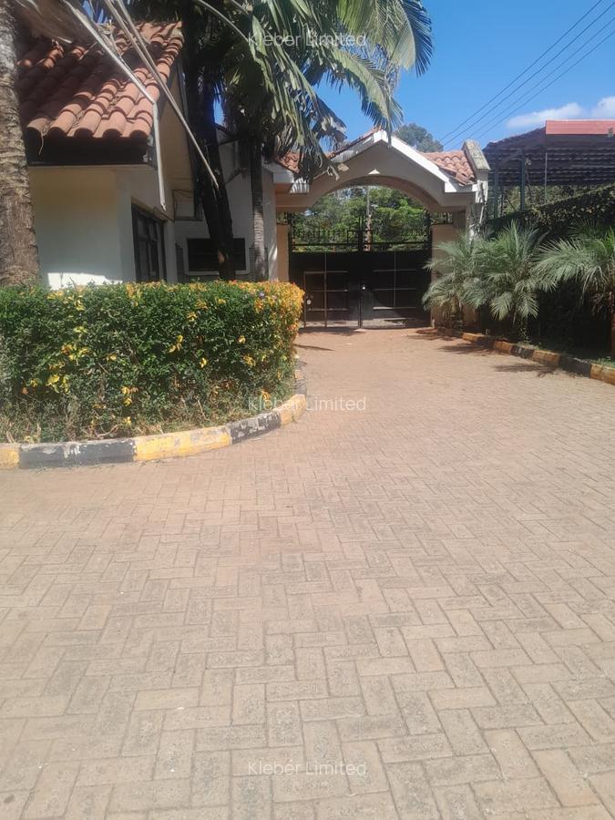 5 Bed House with En Suite in Runda - 15