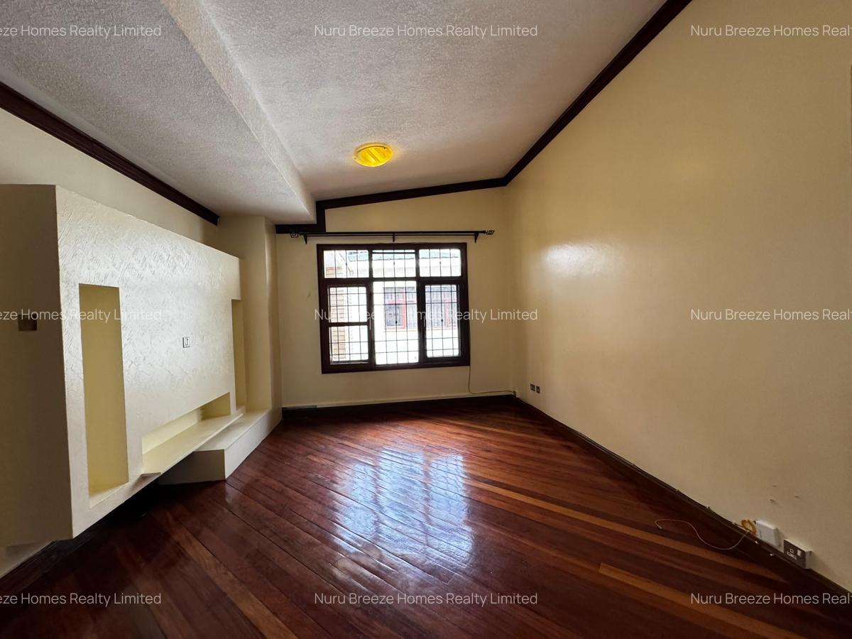 3 Bed Townhouse with En Suite in Hill View - 14