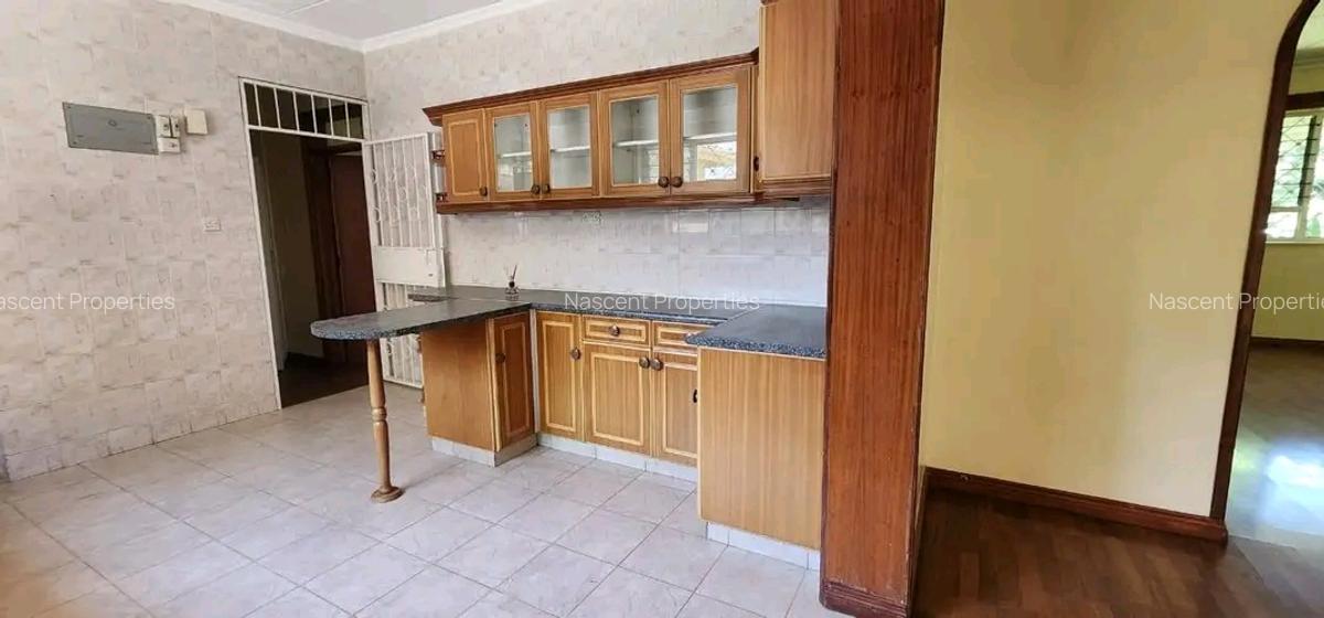 4 Bed House with En Suite in Lavington - 5