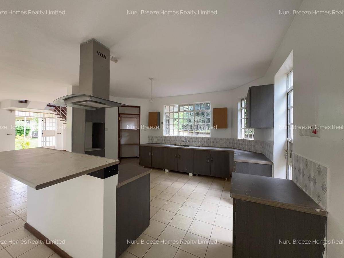 4 Bed Townhouse with En Suite in Spring Valley - 3