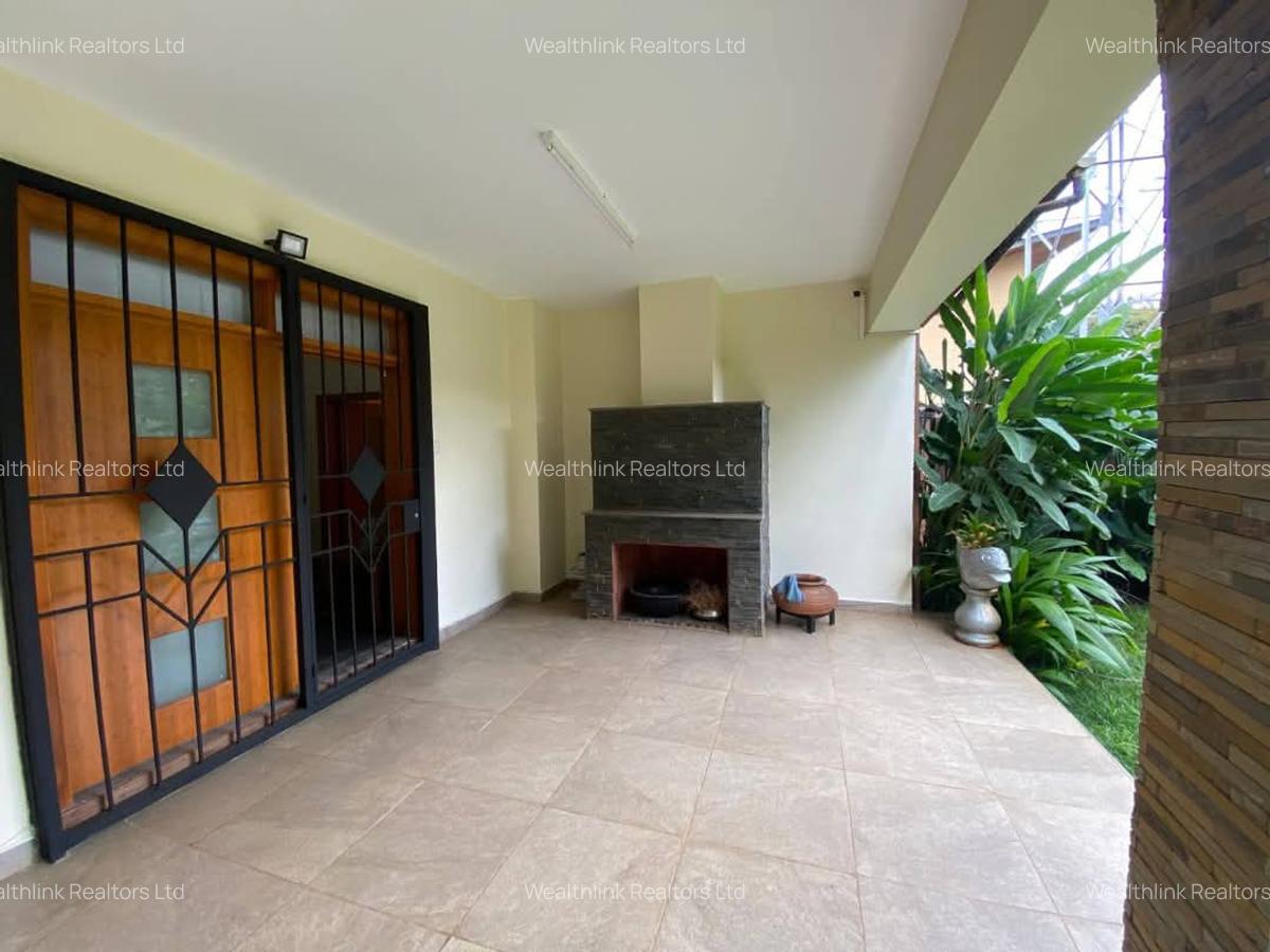 5 Bed Townhouse with En Suite at Kyuna - 15