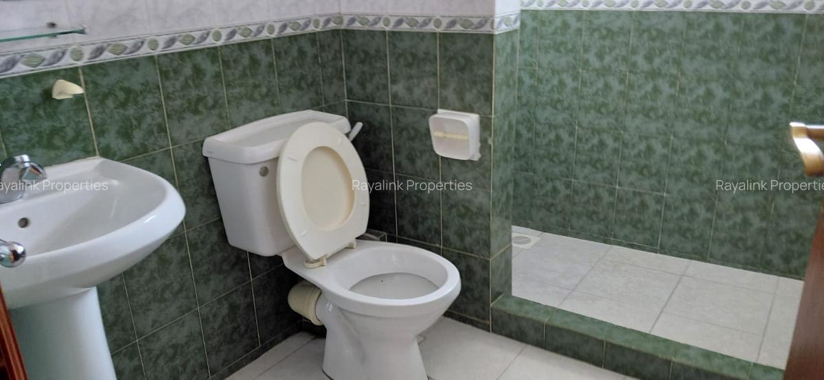 4 Bed Townhouse with En Suite at Grivellea - 8