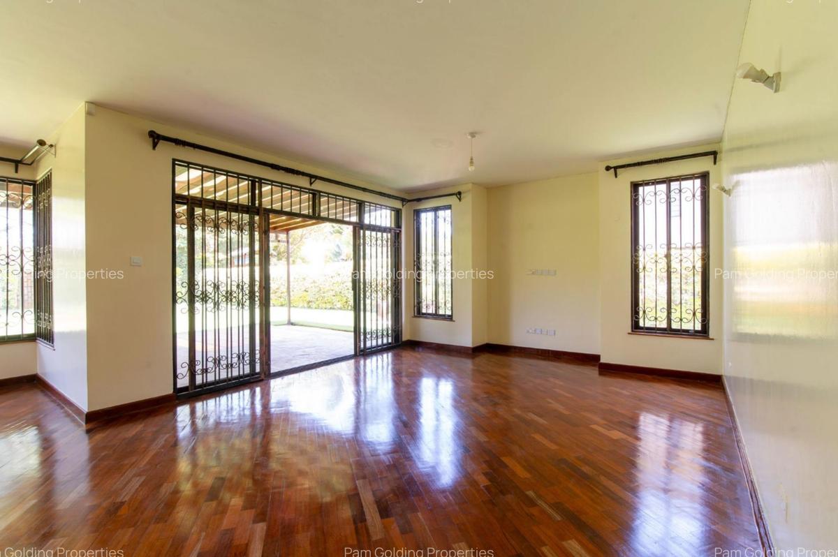 4 Bed House at Ridgeways Lane - 7