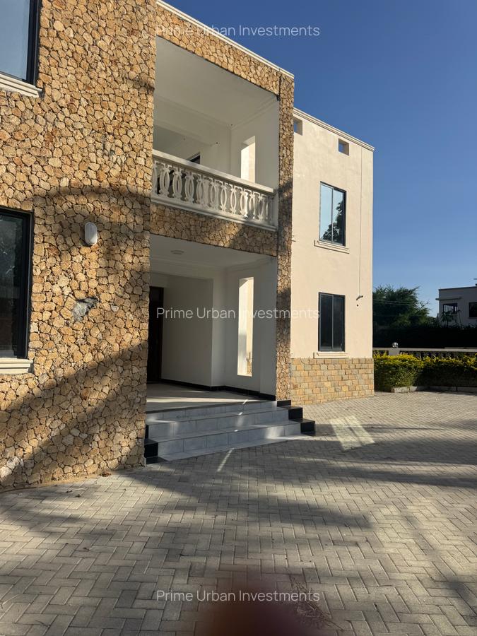 5 Bed House with En Suite in Kikambala - 2