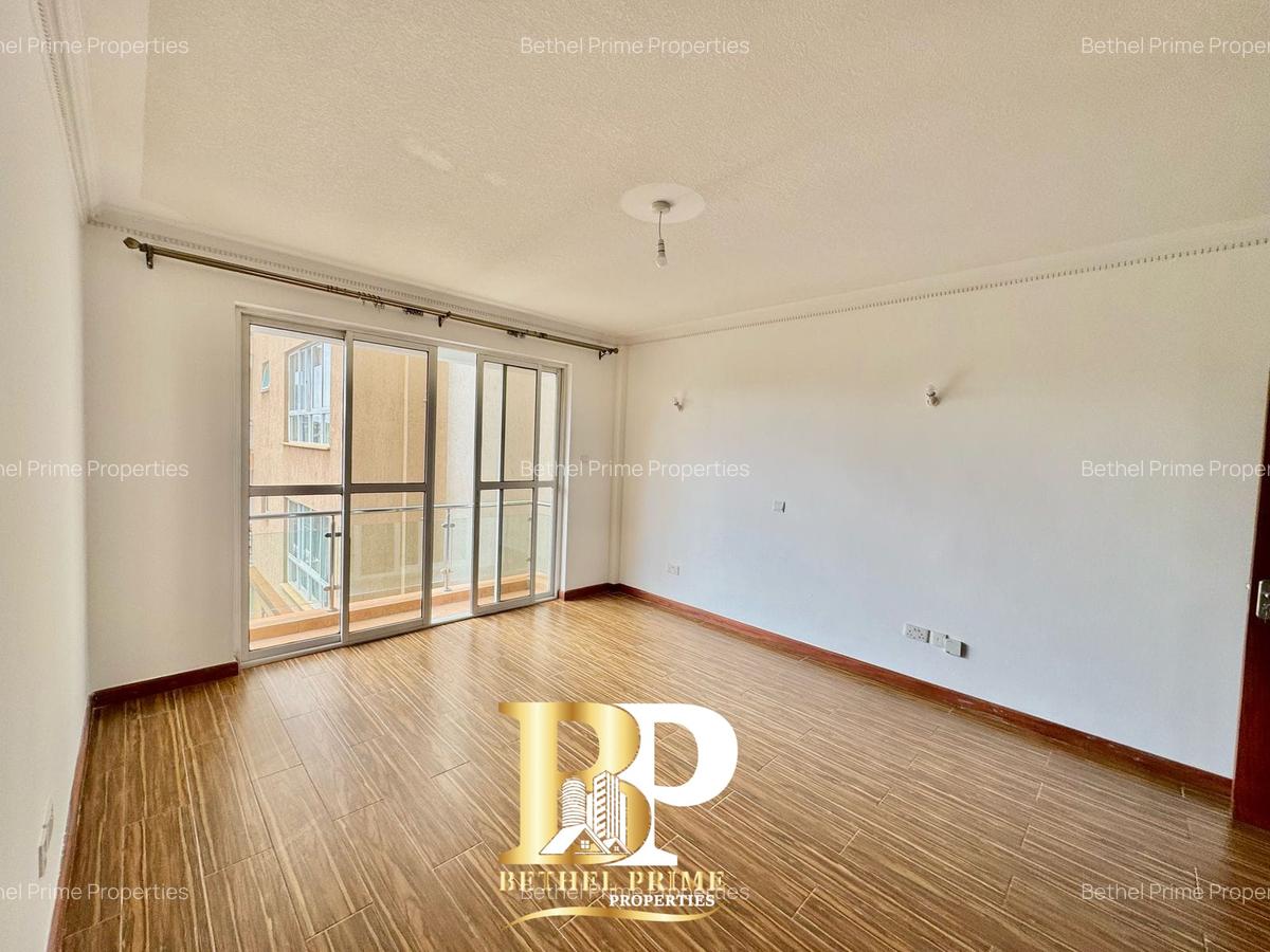 3 Bed Apartment with En Suite in Riverside - 4