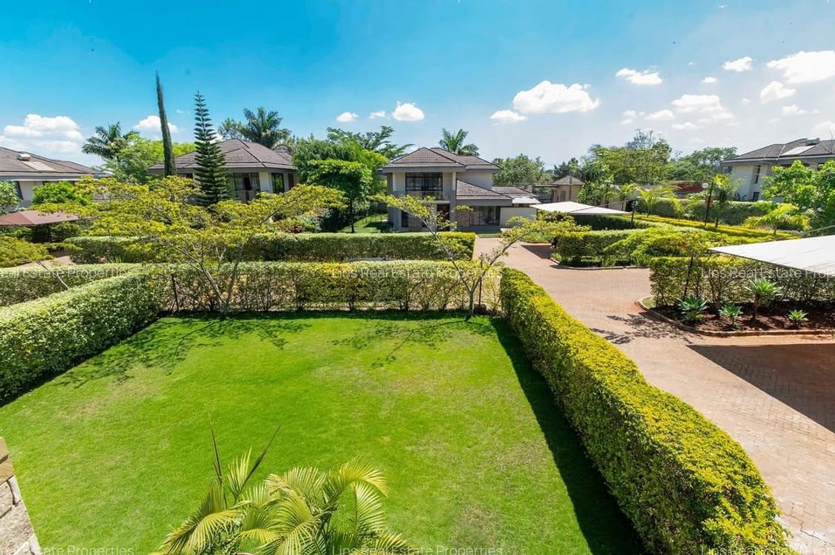 4 Bed Townhouse with En Suite in Ridgeways - 3