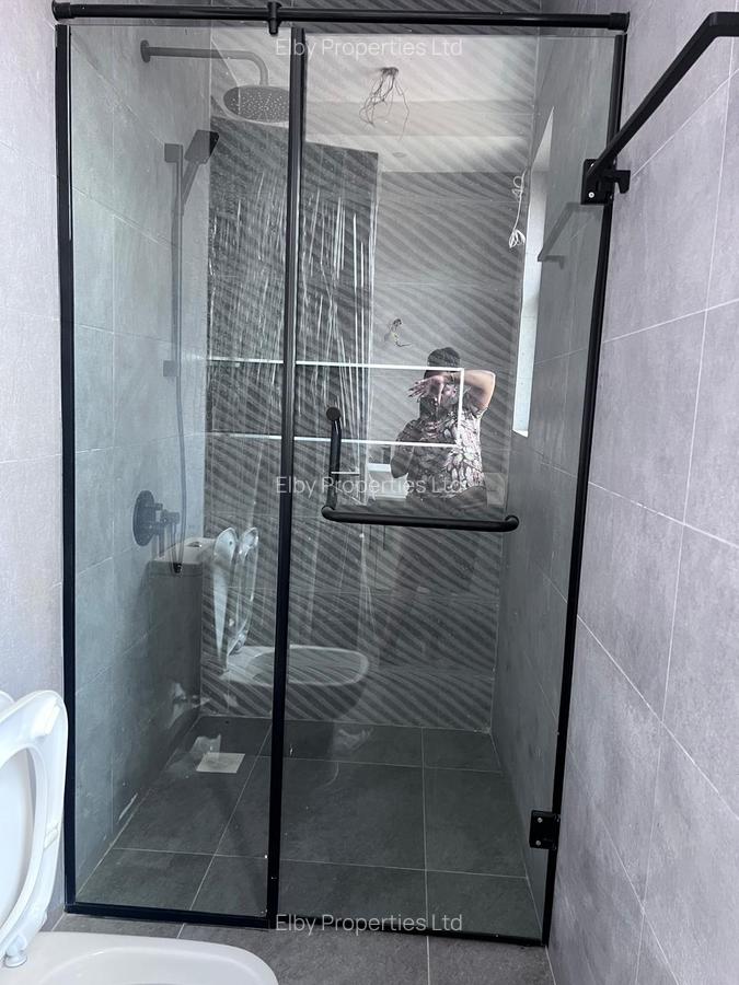 4 Bed House with En Suite in Membley - 11