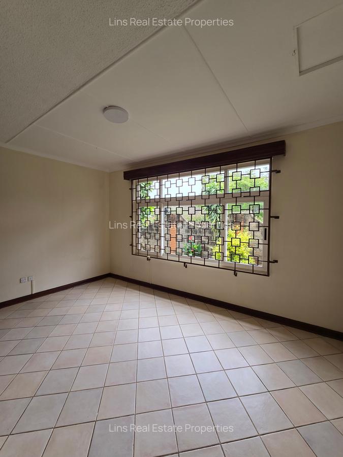 4 Bed Townhouse with En Suite in Lavington - 10